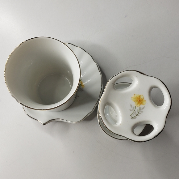 Vtg Bathroom China Porcelain Set Cup Toothbrush Stand Scalloped Soap Dish MCM - Picture 10 of 12